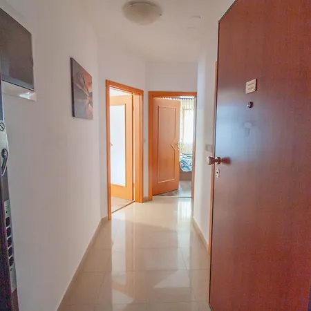 Nolan Apartment *